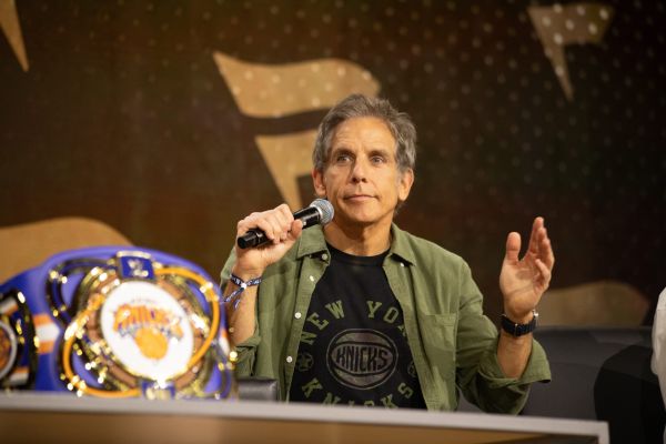 "ליבי יוצא אליכם": הקומיקאי היהודי מתייחס לרצח החטופים