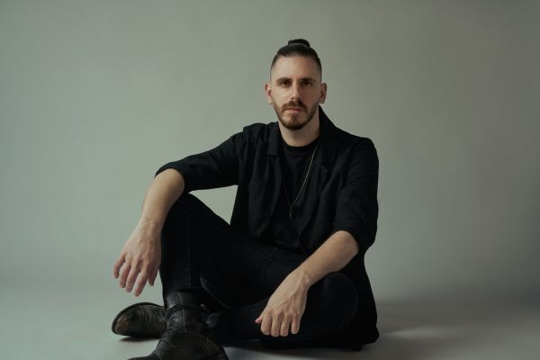 ההרכב של גיל ווין: המפיק והזמר המצליח יוצא לדרך חדשה