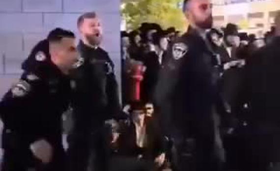 השוטרים האלימים מההפגנה בבית שמש – הושעו מתפקידם