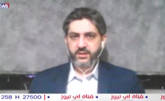 עיתונאי לבנוני נפצע מהפצצה בשידור חי. צפו