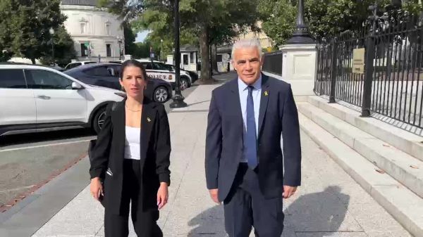 לפיד: "חיזבאללה מחריב חבל ארץ, קרובים לסכנת מלחמה קשה"