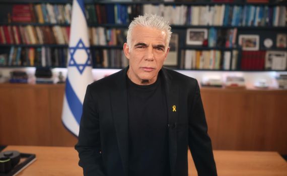 לפיד מחדד את המסרים: "אבוא לטקסים בהם נתניהו יתפטר"