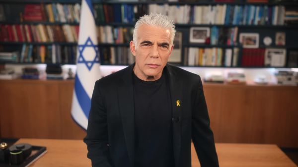 לפיד מחדד את המסרים: "אבוא לטקסים בהם נתניהו יתפטר"