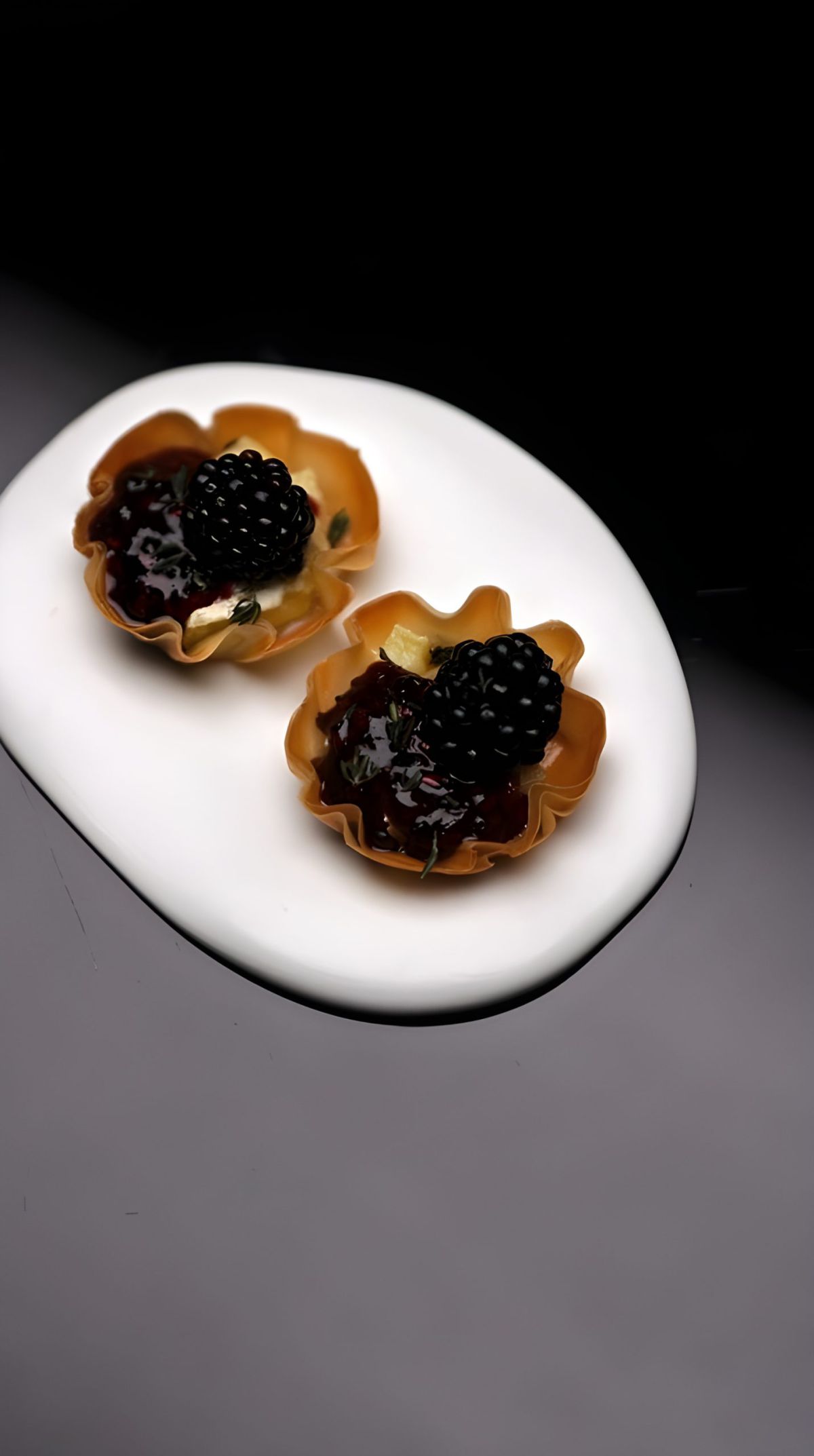 מתכון לשבת: מאפה פילו עם גבינת ברי וריבת אוכמניות