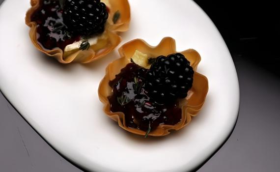 מתכון לשבת: מאפה פילו עם גבינת ברי וריבת אוכמניות