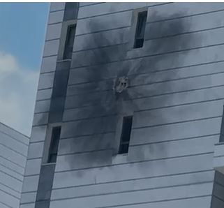 מטח כטב"מים לצפון: פגיעה ישירה בבניין בנהריה