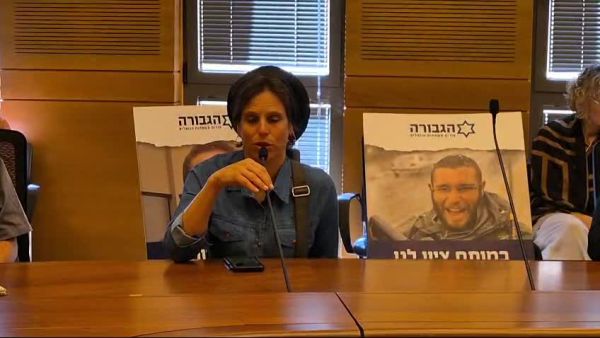 האם השכולה בדמעות בכנסת: "אני אוכלת מוות?!"