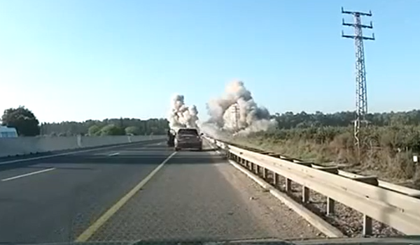 תיעוד דרמטי בצפון: הרכב נוסע, חונה ובום!