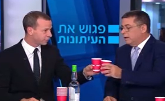 עמית סגל הרים לחיים באולפן; לא כולם הצטרפו. צפו