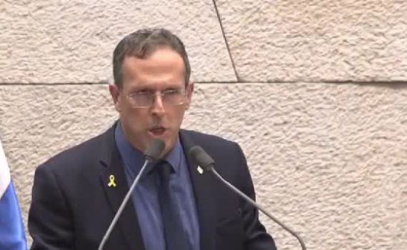 הח"כ הסרוג תוקף: "איזה חילול ה' נגרם בדרך לרבנות הזאת"