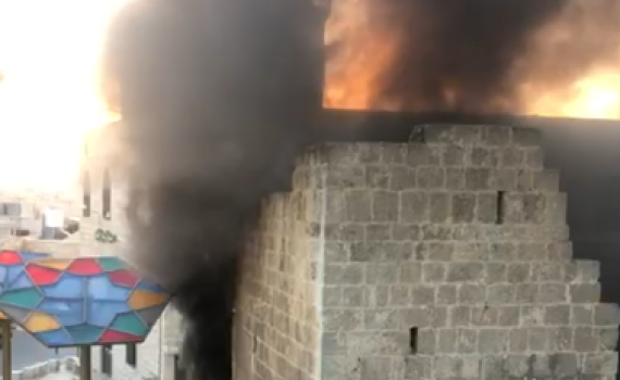 ערבים הציתו את בית הכנסת העתיק בהר חברון