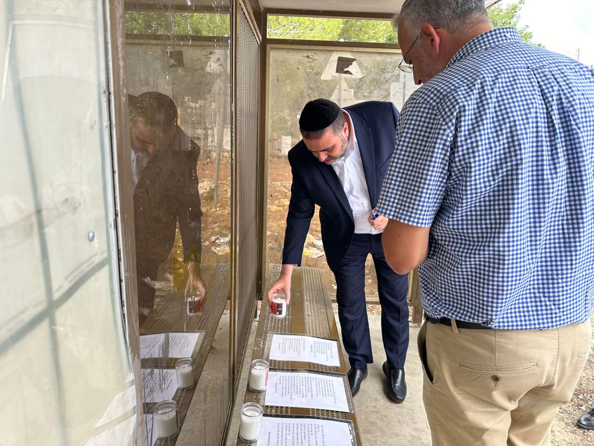 השר ארבל במקום הפיגוע בבית אל: "נוסיף חיים בהתיישבות"