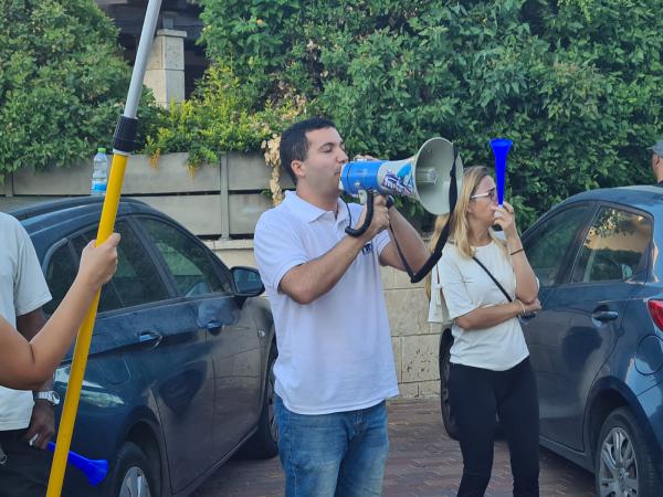 פעילי אם תרצו הפגינו מתחת לביתן של בר דוד: "נכשלת-לך!"