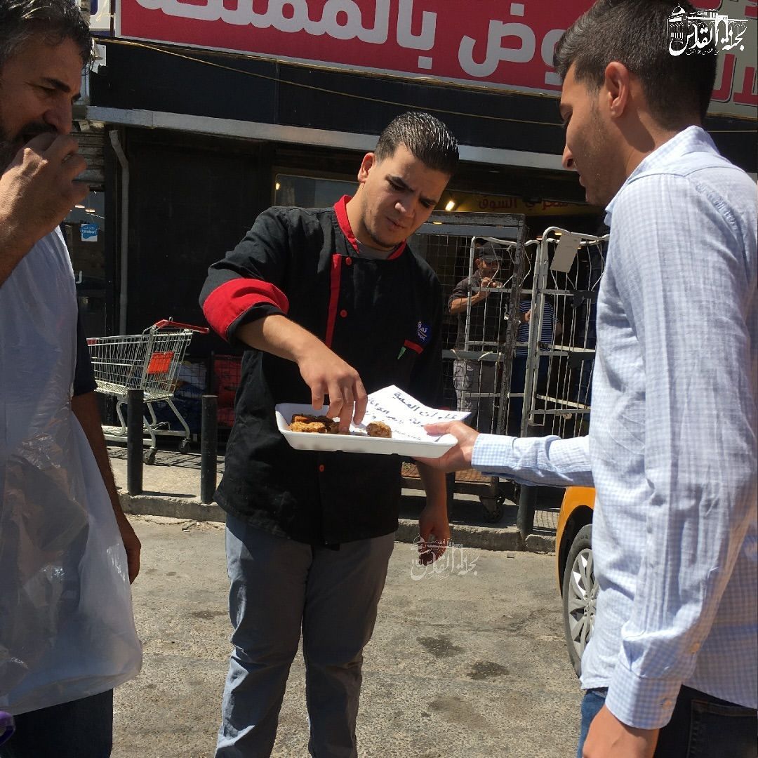 הירדנים חוגגים: חלוקת ממתקים אחרי הפיגוע הרצחני