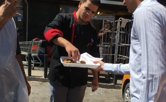 הירדנים חוגגים: חלוקת ממתקים אחרי הפיגוע הרצחני