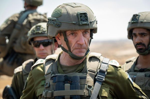 הרמטכ"ל בגבול הצפון: "מתכוננים למהלכים התקפיים בתוך השטח"