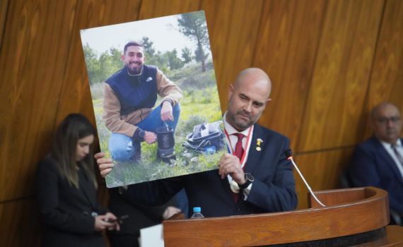 בפרלמנט הפרגוואי: אוחנה הציג את תמונת החטוף וזכה לתשואות