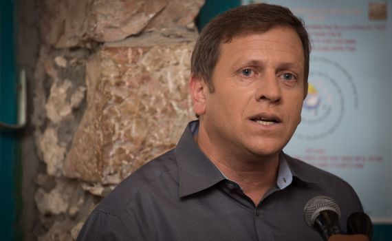 "עזרו לי להמיר בכי בצחוק": חגי לובר בבקשה מעומק ליבו