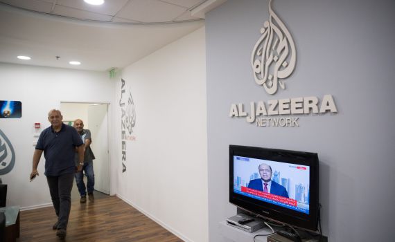ארגון העיתונאים: הפשיטה על אל-ג'זירה מעוררת דאגה