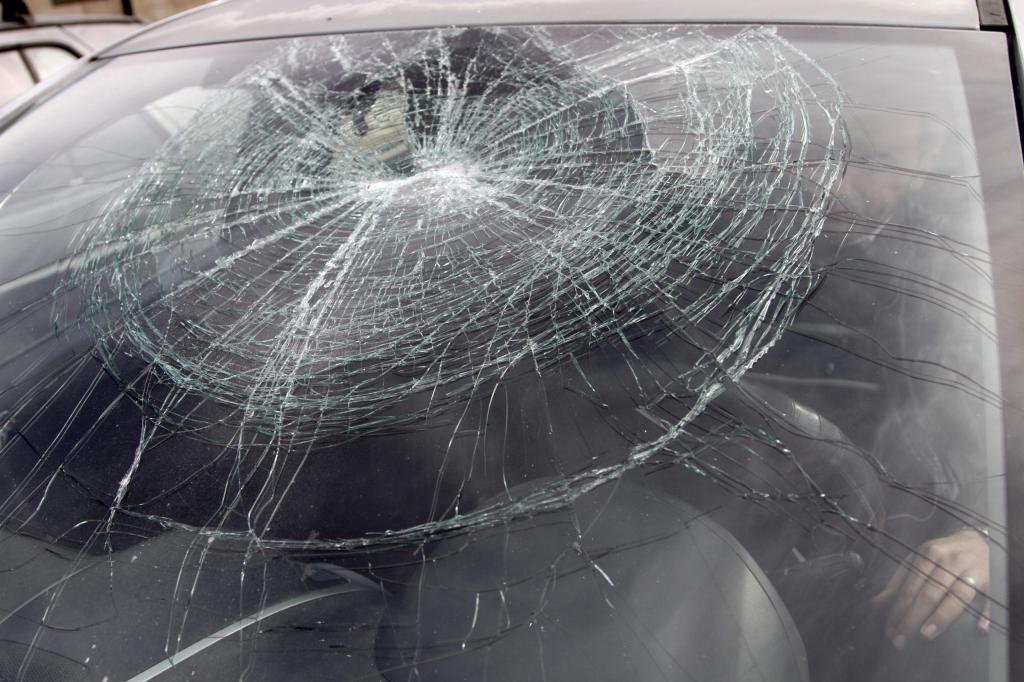 המפגין שניפץ שמשת רכב הודה בכל האישומים