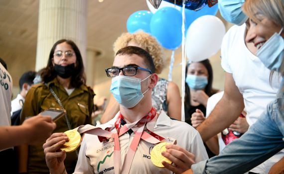 גאווה ישראלית: השחיין עמי דדאון זכה בזהב נוסף