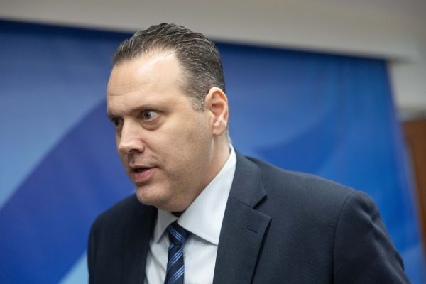 מיקי זוהר לשרים: "אל תבואו לחתונת בני הערב"