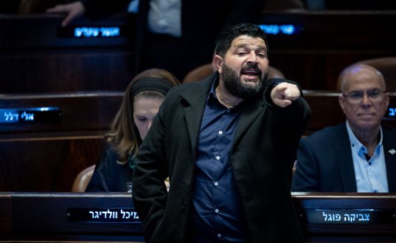 אלמוג כהן נגד אחים לנשק: "סרבנים בזויים, אשב לכם על הגרון"