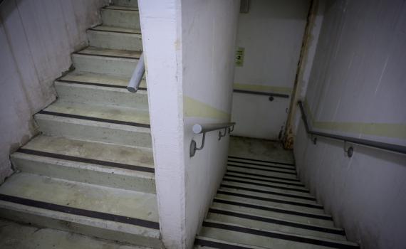 אירוע חמור בחיפה: ניצלו קשישה בזמן האזעקות ושדדו אותה במכות