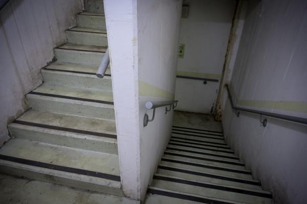 אירוע חמור בחיפה: ניצלו קשישה בזמן האזעקות ושדדו אותה במכות