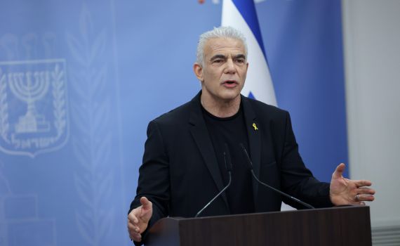 לפיד: "לעשות עסקת חטופים ולסיים את המלחמה"