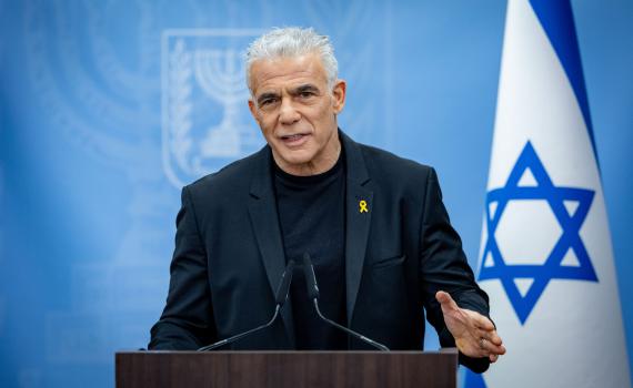 לפיד אחרי חיסול נסראללה: "זה הזמן ללכת לצעד מדיני"