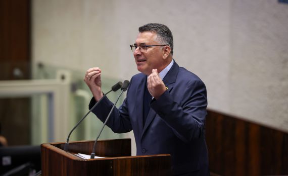 סער מגיב ללפיד: "העידן של הרכנת הראש בפני שונאים הסתיימה"