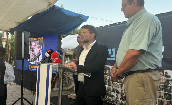 סמוטריץ' מאיים: "מי שישבות מחר לא יזכה לתשלום"