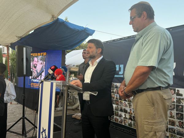 סמוטריץ' מאיים: "מי שישבות מחר לא יזכה לתשלום"