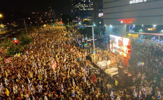 בקריאה לעסקה: הפגנת ענק בתל אביב. צפו