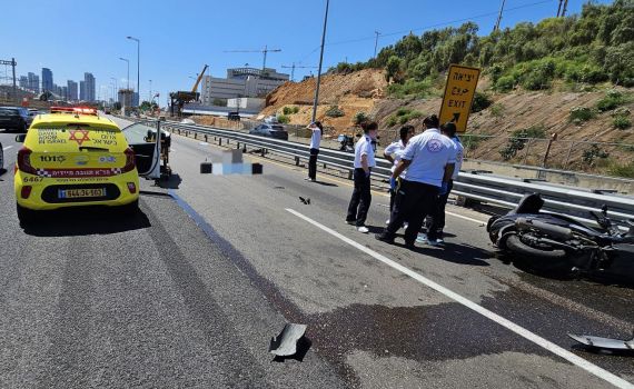 רוכב אופנוע נפגע: הרוג ופצועה קשה בתאונה בכביש 20
