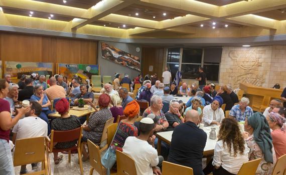 גשר של תקווה: המיזם שמחבר בין סרוגים מירושלים לתושבי העוטף