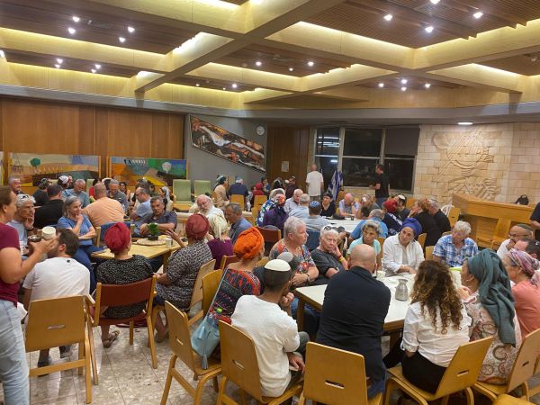 גשר של תקווה: המיזם שמחבר בין סרוגים מירושלים לתושבי העוטף