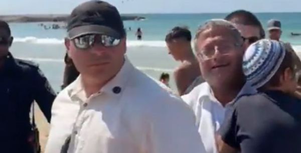 המשטרה: אישום בתקיפה נגד זורקת החול על בן גביר