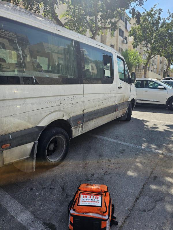 נס בירושלים: תינוק נשכח ברכב הסעות וחולץ במצב טוב