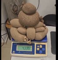 מעצר בנתב"ג: 4.3 קילו קנאביס הוחבאו בגרביונים