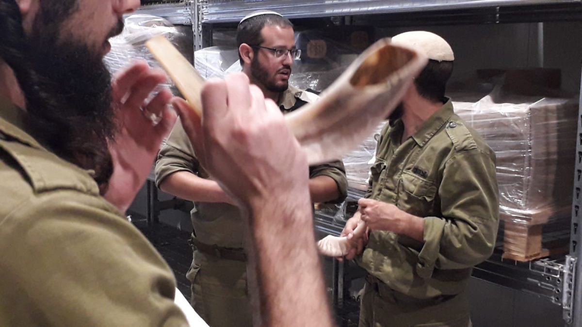 נערכים לחג: הרבנות הצבאית ערכה בדיקת תקינות לשופרות. צפו
