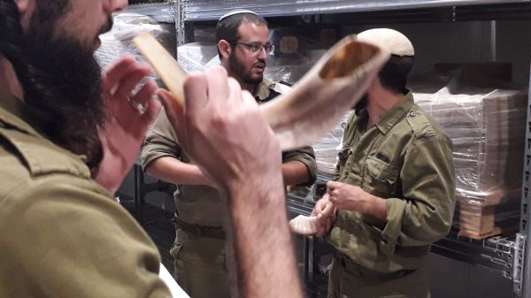 נערכים לחג: הרבנות הצבאית ערכה בדיקת תקינות לשופרות. צפו