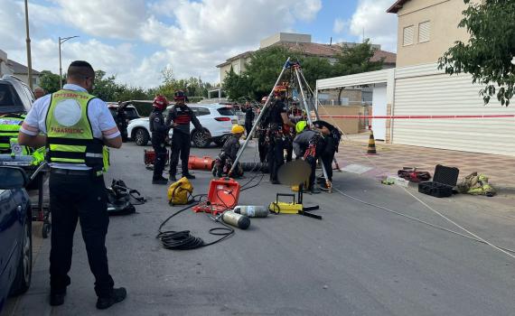 מכת תאונות העבודה: פועל נהרג לאחר שנפל לתוך ביוב