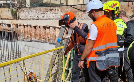 תאונת עבודה נוספת: פועל נפל מגובה באור עקיבא, מצבו קשה