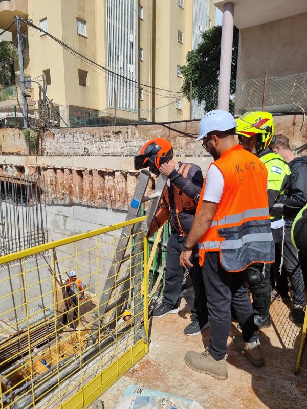 תאונת עבודה נוספת: פועל נפל מגובה באור עקיבא, מצבו קשה