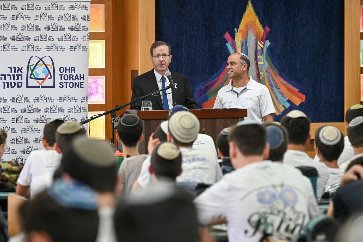 הרצוג בישיבת נווה שמואל: צריכים לנהל מו"מ רציני לעסקה