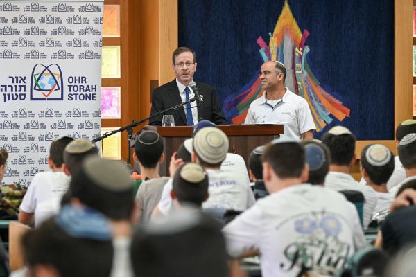 הרצוג בישיבת נווה שמואל: צריכים לנהל מו"מ רציני לעסקה