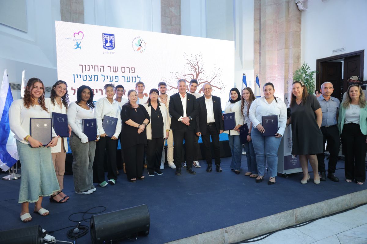 כבוד למגזר: 3 סרוגים זכו באות שר החינוך לנוער מתנדב