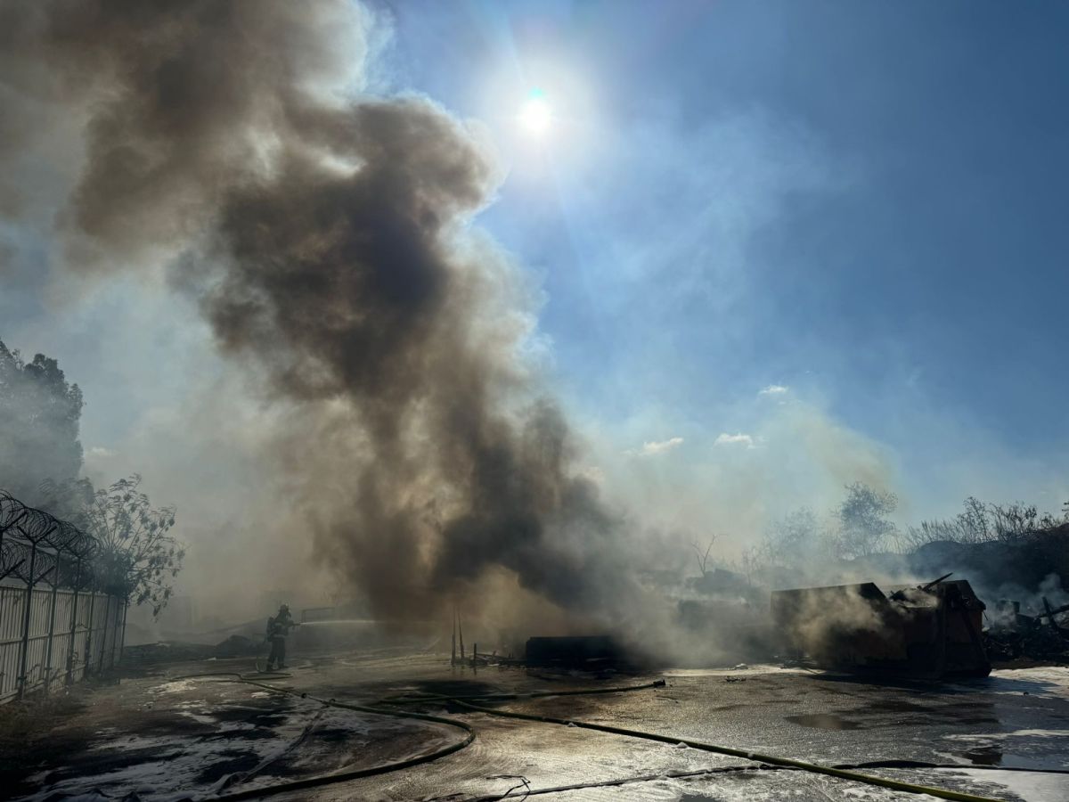 בשל שריפה: שיבושים בתנועת הרכבות בפתח תקווה